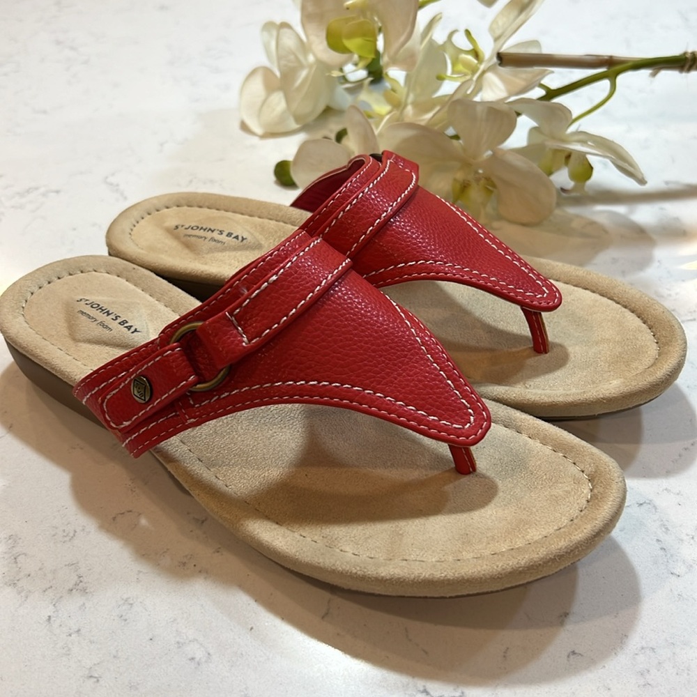 NWOT!🎉 St. John's Bay Womens Zina Flat Sandals Size 8.5